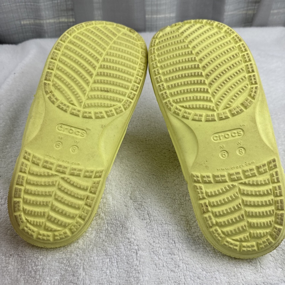 Iconic CROCS Comfort 6 M 8 W Slip On Slide 2 Strap Sandal Yellow With Crocs Jibs - Picture 9 of 11